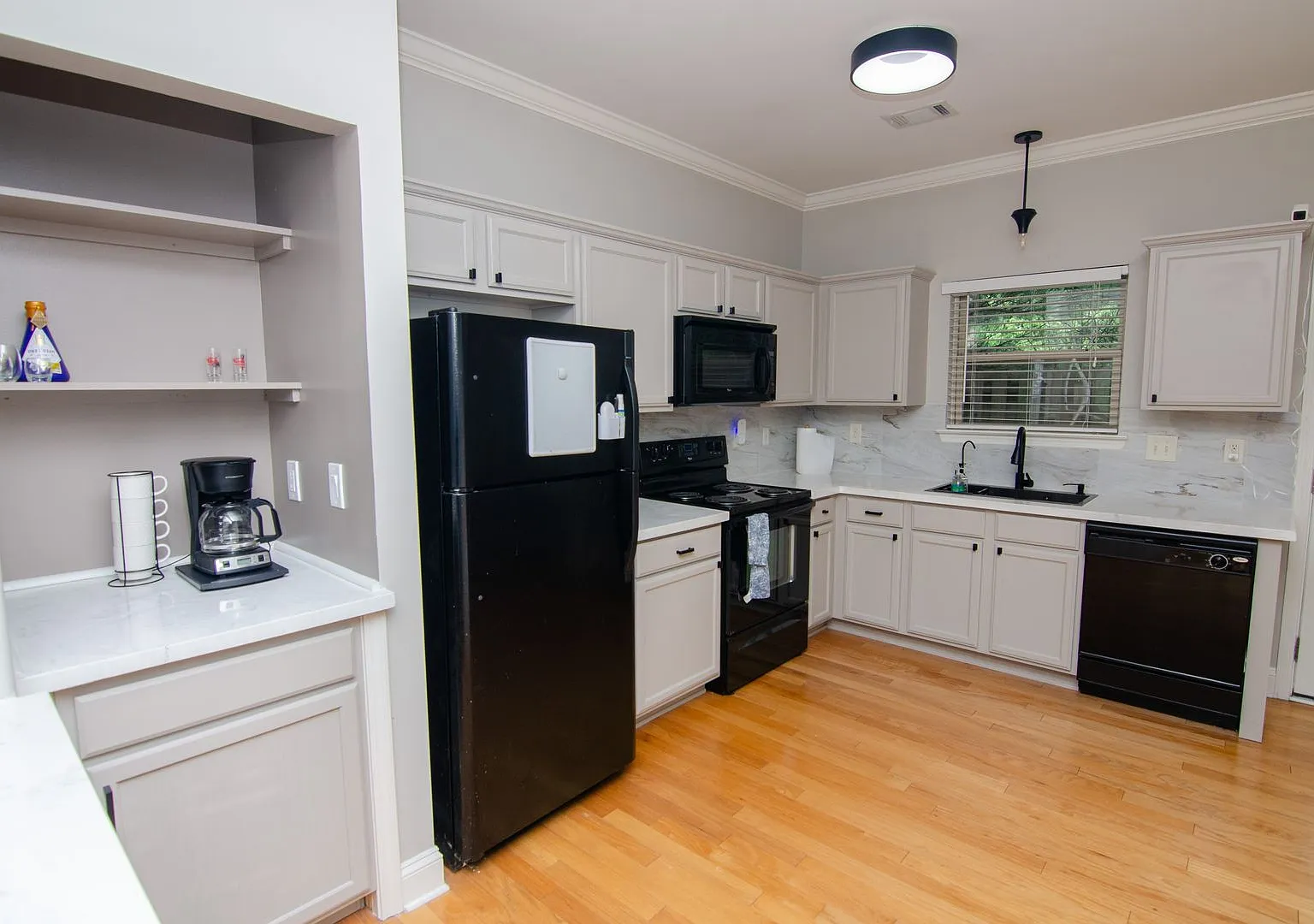 Cozy Townhome in Woodbury Subdivision — Photo 4