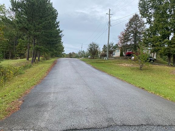 4th image of 40 Huckleberry Cir