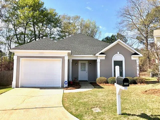 3 bed, 1341 sqft, $1,415 — Photo 1