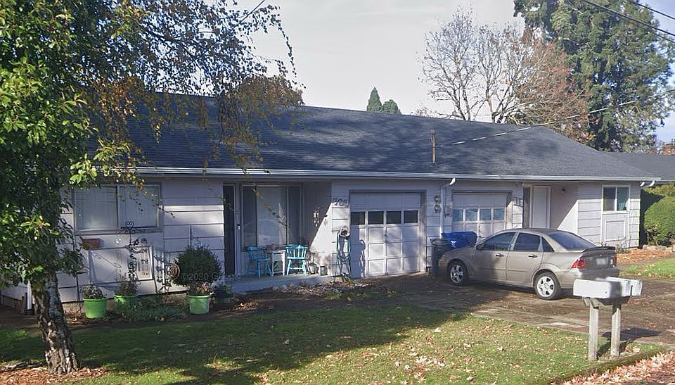 1st image of 715 Tierra Dr NE