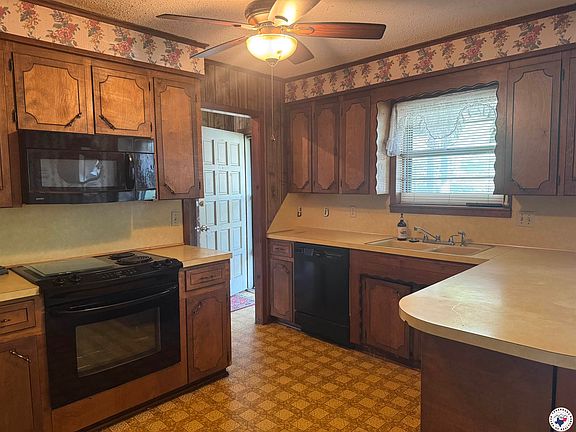 2nd image of 222 E Greenfield Dr