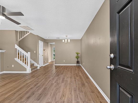 3rd image of 7941 Shadow Oak Dr
