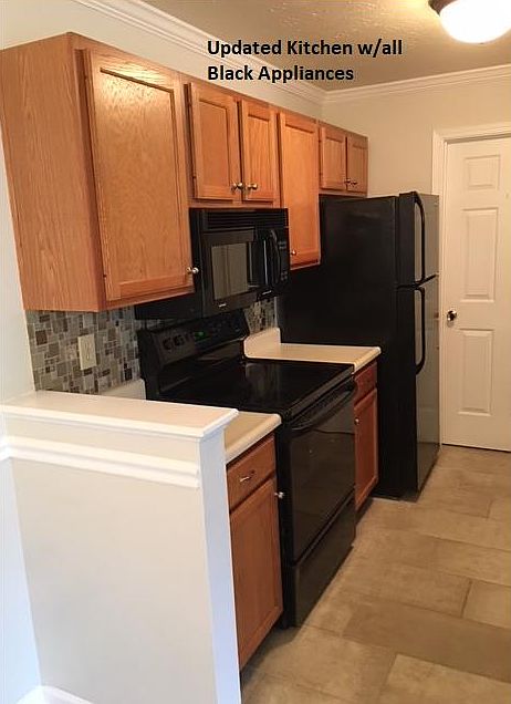 Updated Kitchen w/Black Appliances