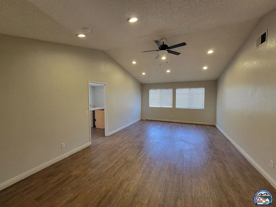 4 bed, 2.0 bath, 1561 sqft, $2,500 — Photo 2