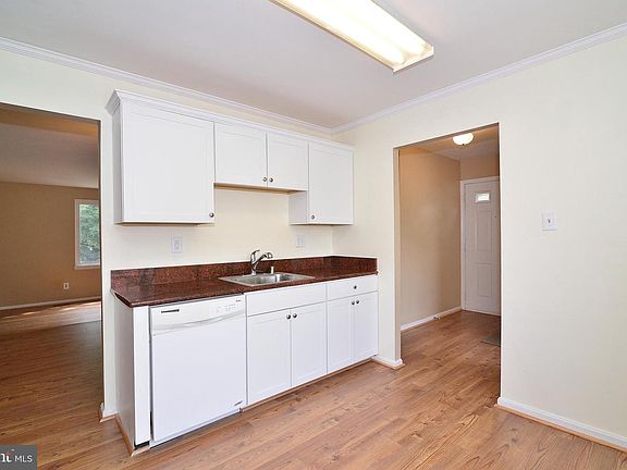 5th image of 8217 Stationhouse Ct