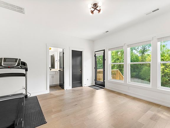 5th image of 2703 Parkway Ave