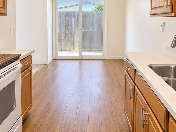 3rd image of 5562 Fox Sparrow Ct