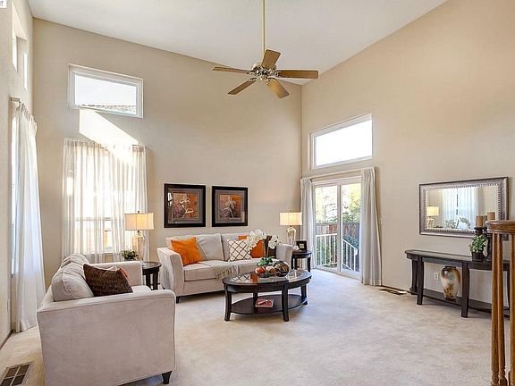 3rd image of 16 Woodranch Cir