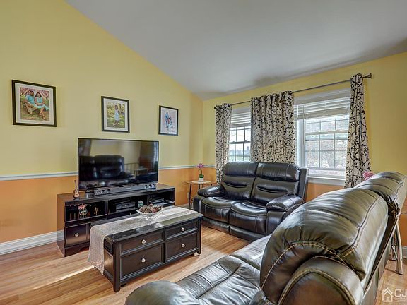 4th image of 101-103 Matilda Ave