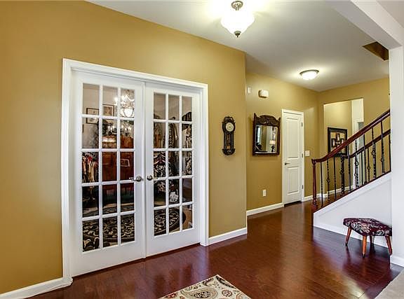 4th image of 1204 Oak Dr