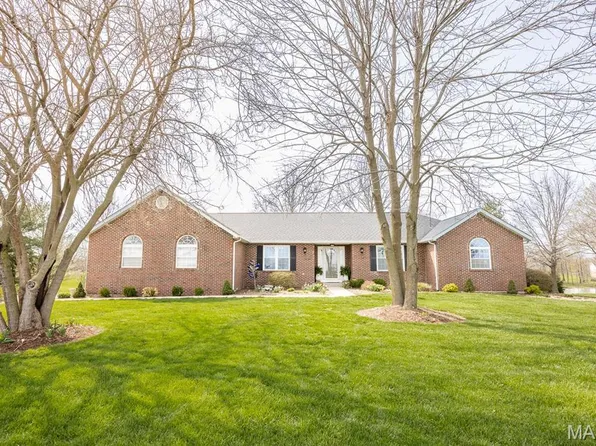 5213 Live Oak Dr, Smithton, IL 62285