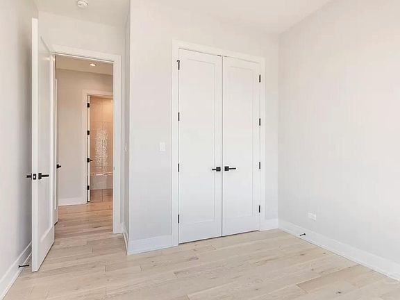 4th image of 2034 N Avondale Ave #3N