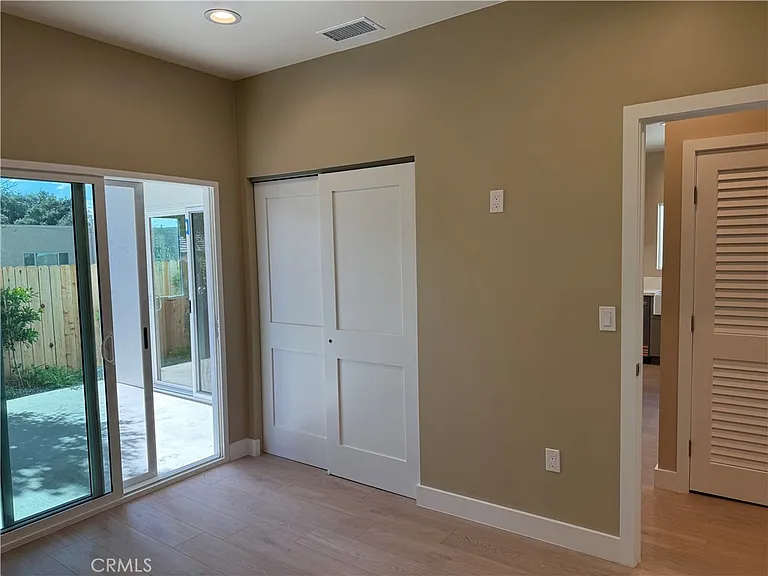 1072 N Vinedo Ave — Photo 15