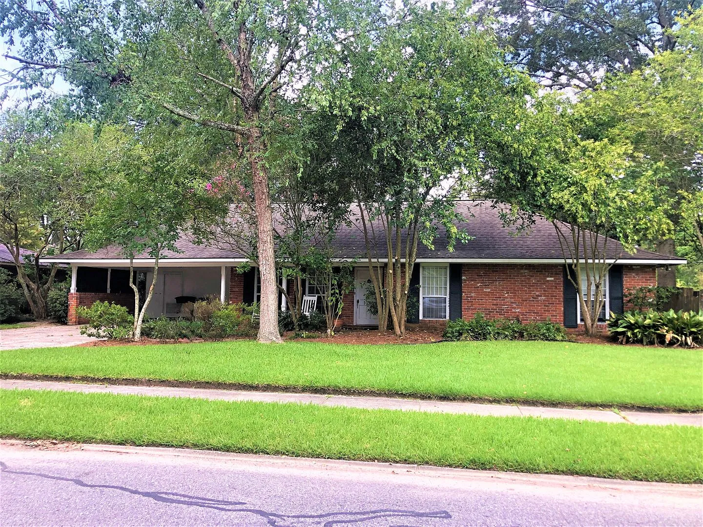 Spacious Broadmoor Home with Large Yard & Detached Bonus Space — Photo 1