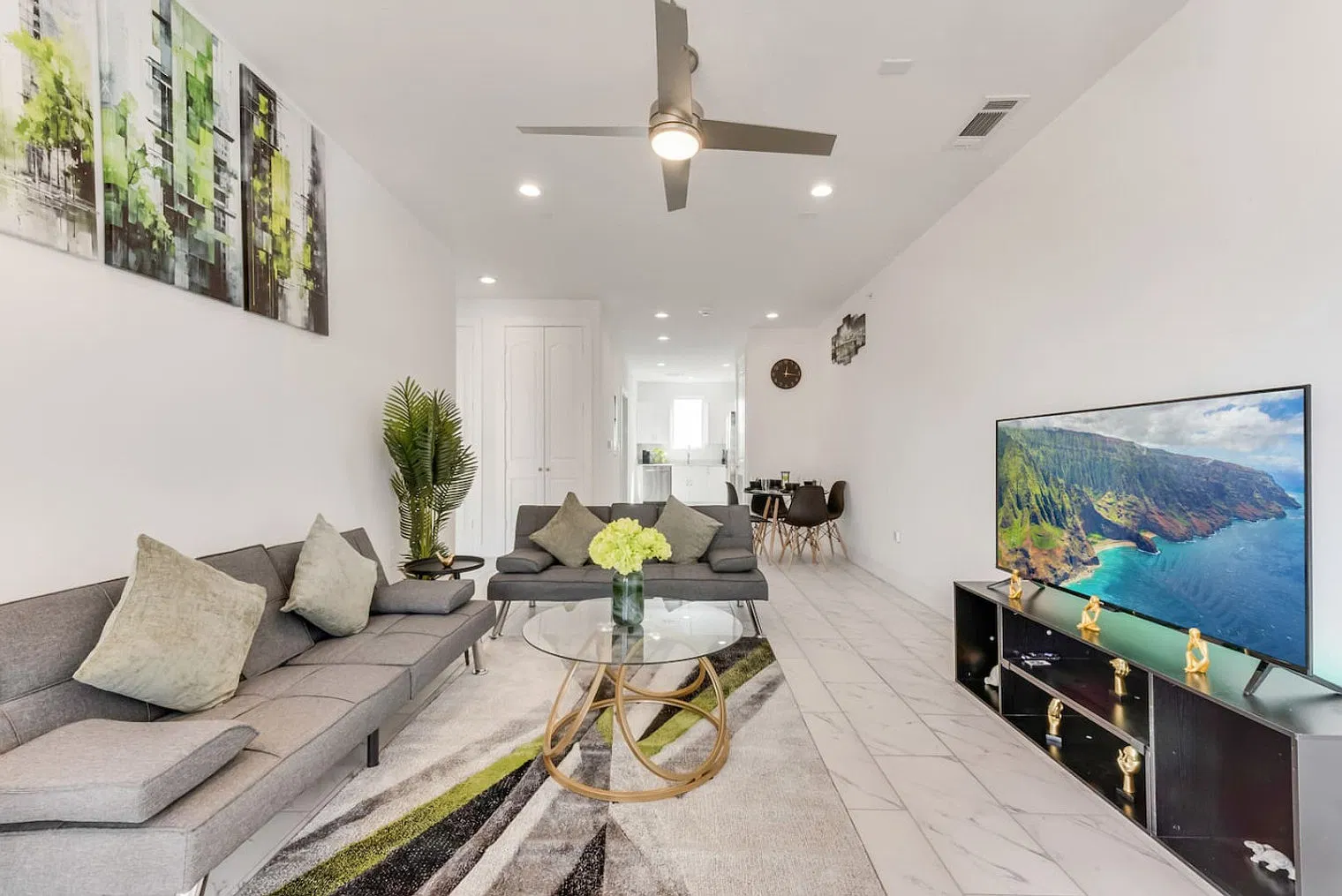 2 bed, 2.0 bath, 1184 sqft, $3,301 — Photo 1