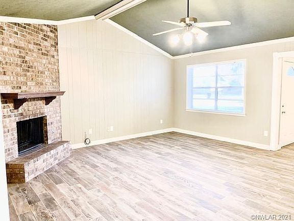3rd image of 104 Lancashire Dr