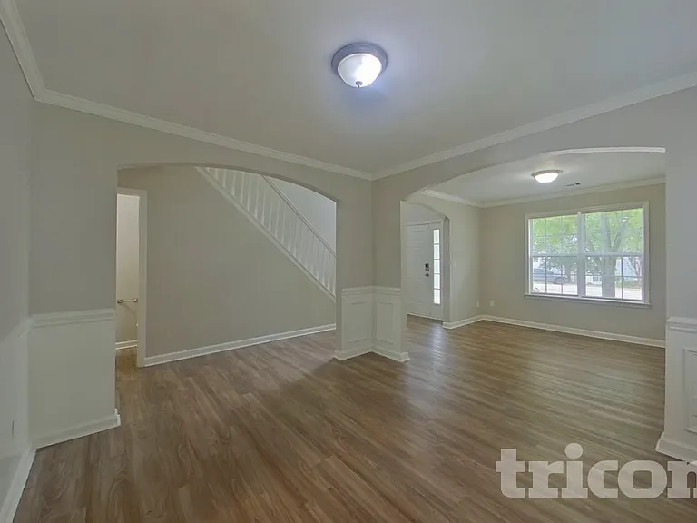 432 Rolling Stream Dr — Photo 4