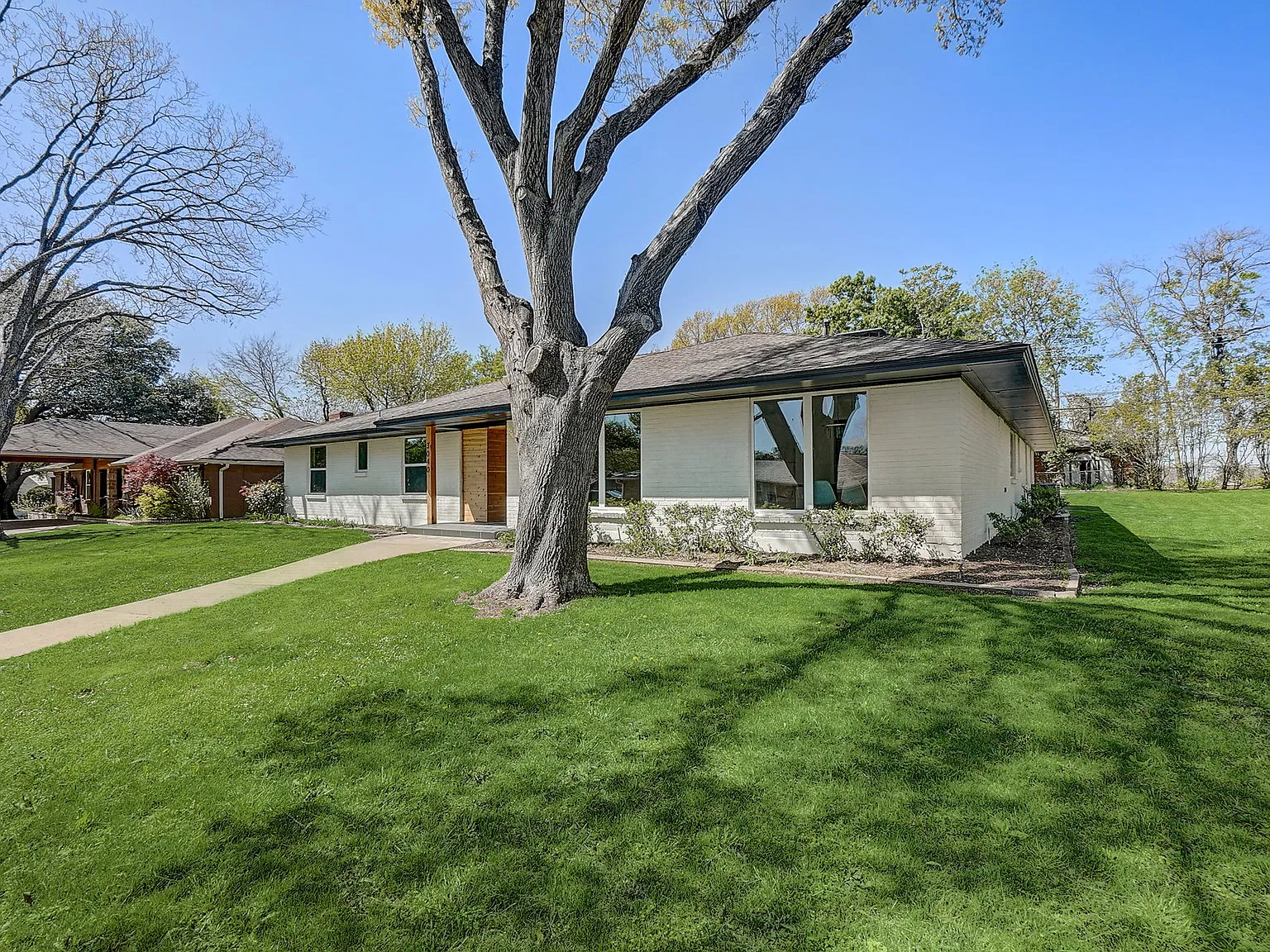 4 bed, 2496 sqft, $5,000 — Photo 4