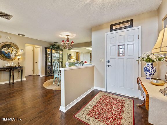 4th image of 21 FOX VALLEY Drive