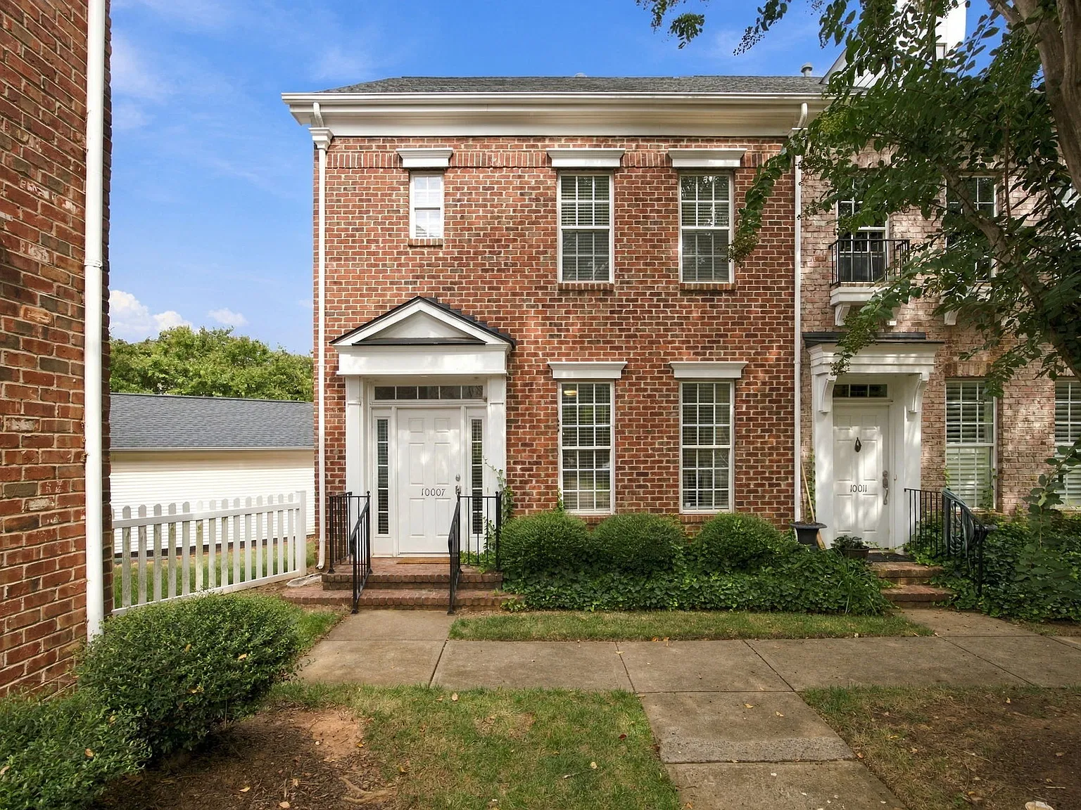 3 bed, 2.5 bath, 1408 sqft, $2,600 — Photo 1