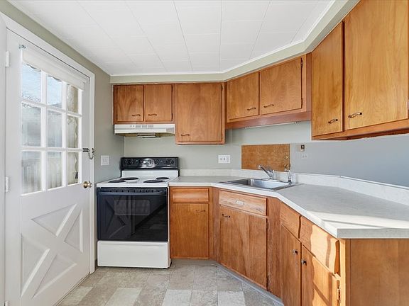 2nd image of 950 Shelburne Rd