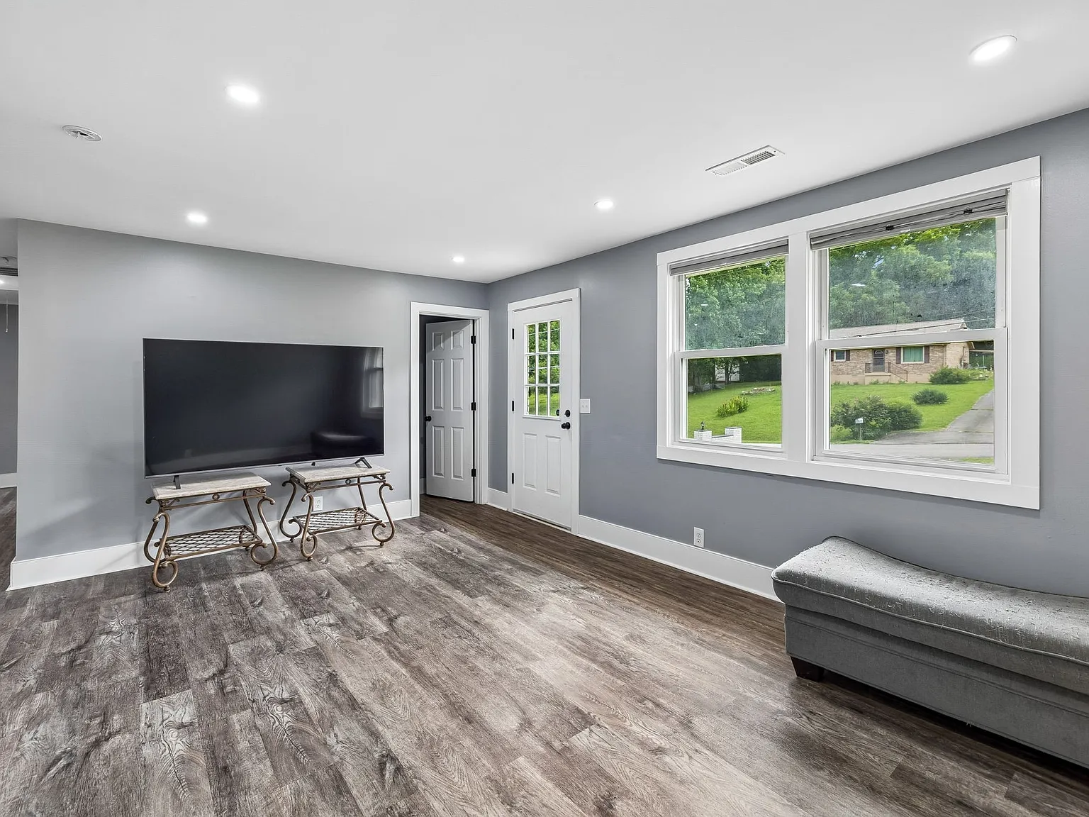 3 bed, 1.0 bath, 1188 sqft, $2,000 — Photo 4
