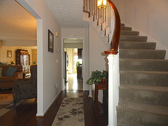 2nd image of 8 S Applewood Ct Unit 139