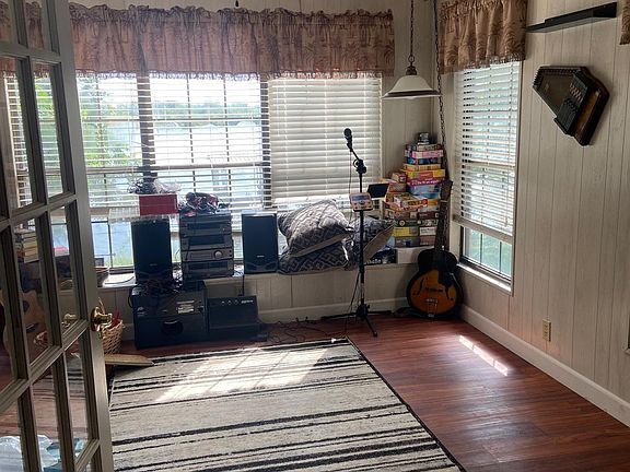 5th image of 3115 Riverside Dr