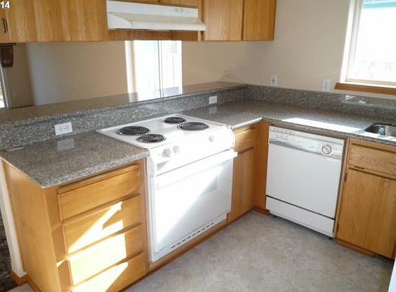 5th image of 460 SE 73rd Ave