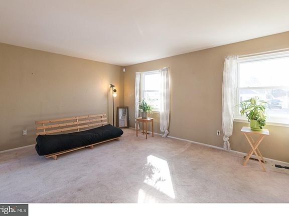 4th image of 13 E Weald Ave