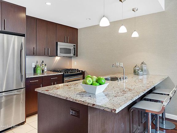 4th image of 350 W 53rd St Unit Ph7e
