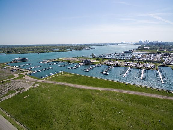 3rd image of 176 Sea Breeze Dr Unit 1