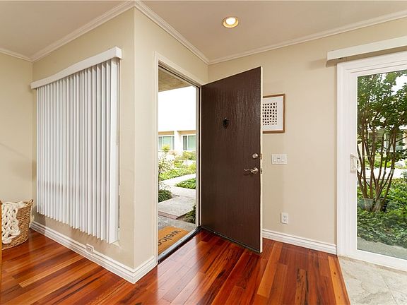 2nd image of 10746 Knott Ave