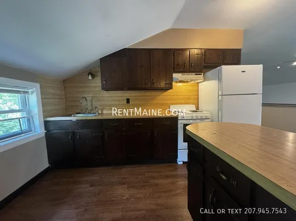 28 Lawrence Ave APT 6, Fairfield, ME 04937