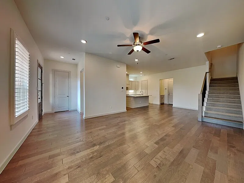 3 bed, 2.5 bath, 2140 sqft, $2,850 — Photo 2