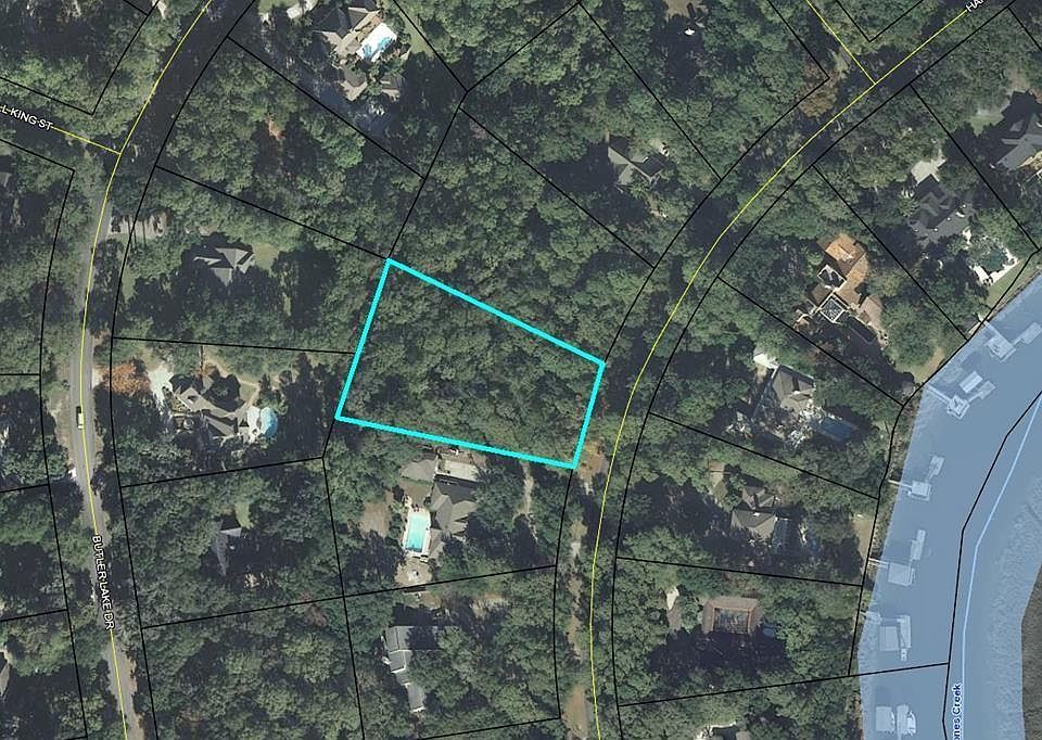2nd image of 135 Hampton Point Dr