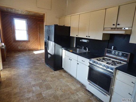 2nd image of 7 Carroll Ave