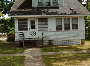 902 7th St, Three Rivers, MI 49093