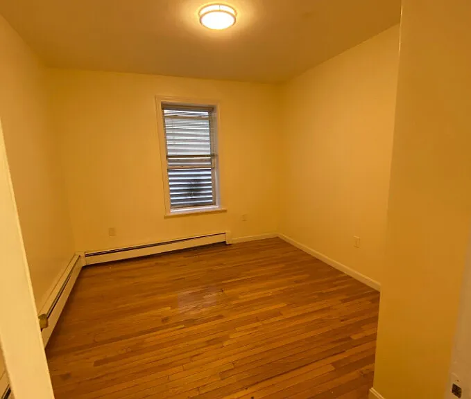 144 Chelsea St #1 — Photo 5