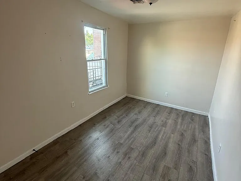 18 Van Houten St #4 — Photo 4