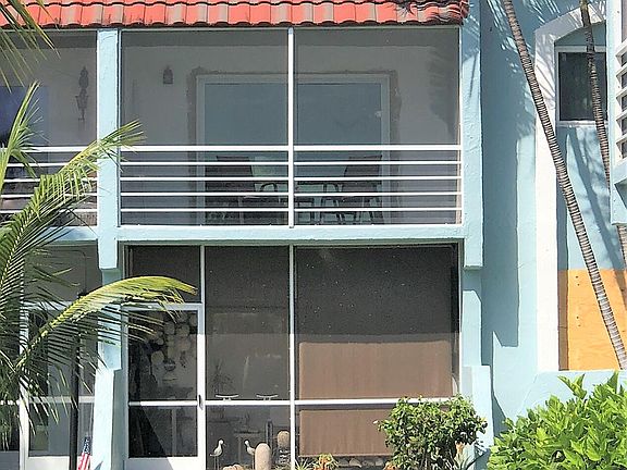 3rd image of 1432 S Lakeside Dr APT 1