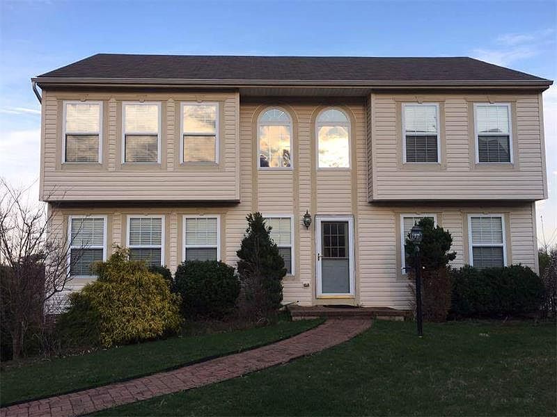 1st image of 706 Woodbridge Dr