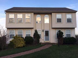 706 Woodbridge Dr, Oakdale, PA 15071