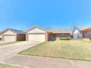 8701 Cedar Ridge Dr, Midwest City, OK 73110