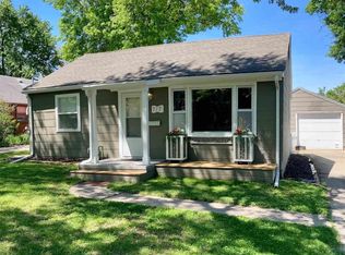 717 SW Cambridge Ave, Topeka, KS 66606