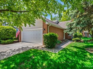 8480 Sandalwood Ct, Darien, IL