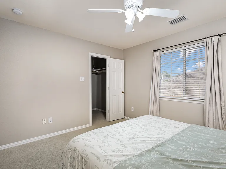 4417 Staten Island Dr — Photo 3