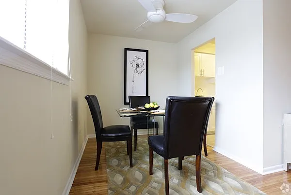 Ridge Carlton Apartments — Photo 3