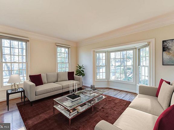 4th image of 8608 Woodland Heights Ct