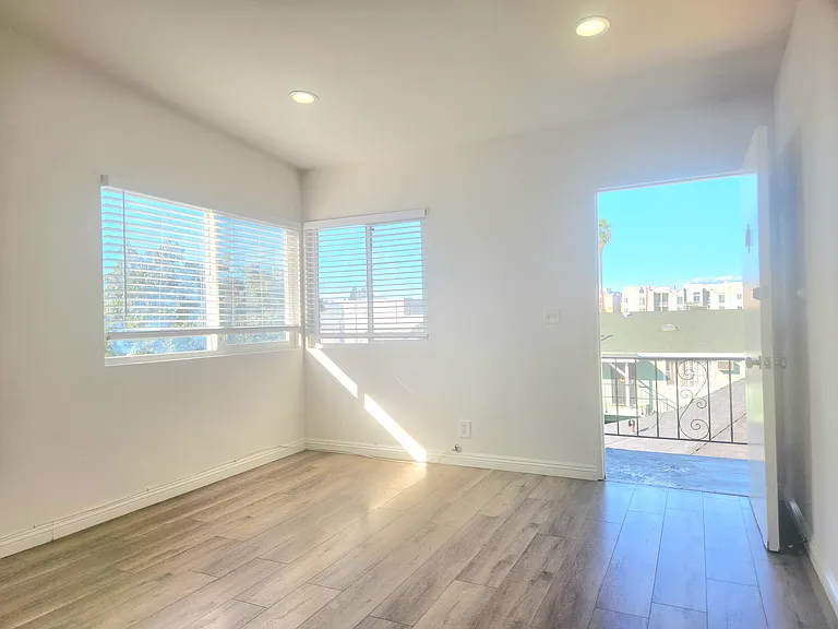 1147 S Serrano Ave #4 — Photo 8